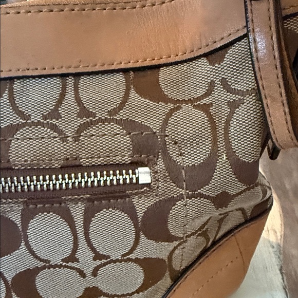 Coach Tan and Brown Signature Shoulder Bag Y2K - Picture 11 of 16